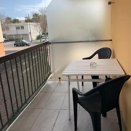 Agreable Studio, Belle Terrasse, Parking Prive, 2 Etoiles 아파트