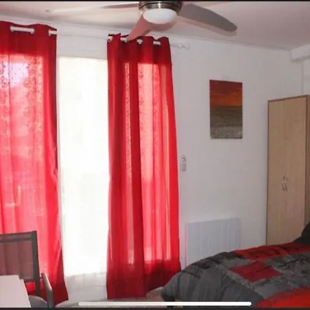 Agreable Studio, Belle Terrasse, Parking Prive, 2 Etoiles Apartment *