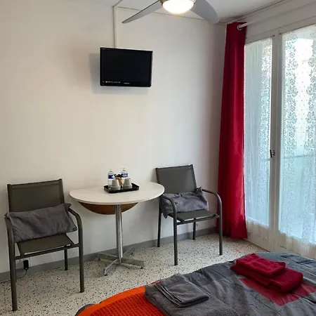 Agreable Studio, Belle Terrasse, Parking Prive, 2 Etoiles