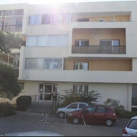 Agreable Studio, Belle Terrasse, Parking Prive, 2 Etoiles Apartment