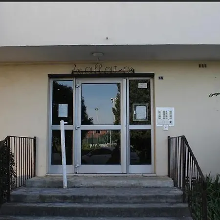 Agreable Studio, Belle Terrasse, Parking Prive, 2 Etoiles דירה בלרוק-לה-באינס