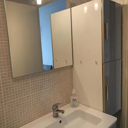 Apartment Agreable Studio, Belle Terrasse, Parking Prive, 2 Etoiles