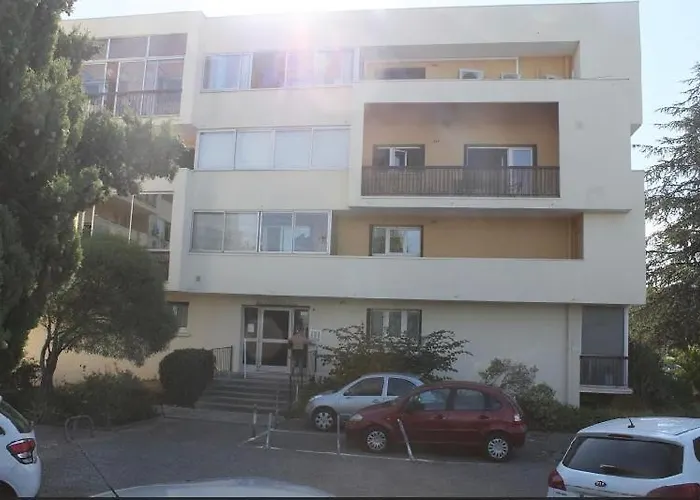 Agreable Studio, Belle Terrasse, Parking Prive, 2 Etoiles Appartement